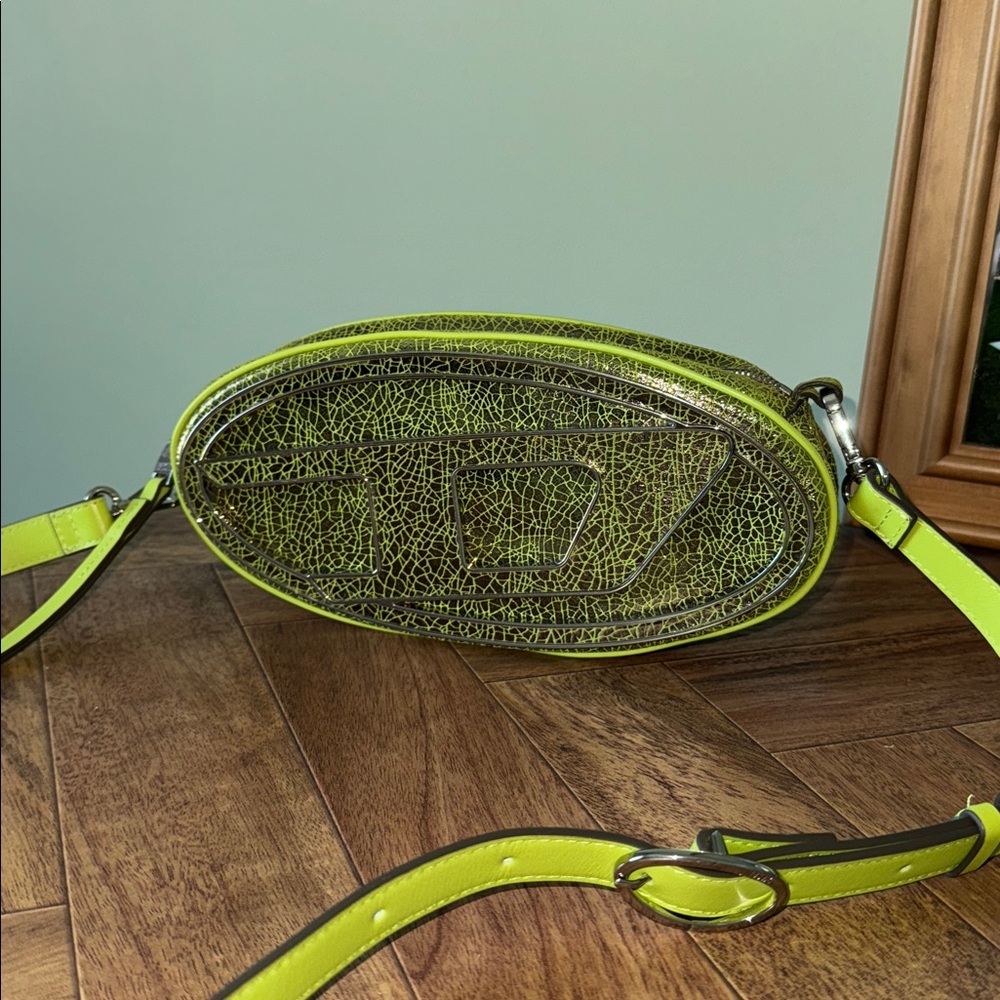 Diesel 1dr-Pouch GREEN w/strap